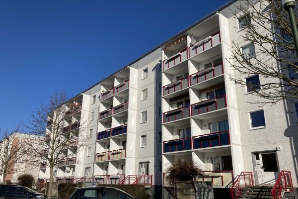 Balkone und blauer Himmel