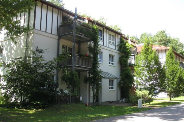 Fassade mit viel grün