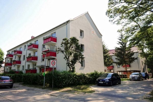 Mehrfamilienhaus mit Balkonen